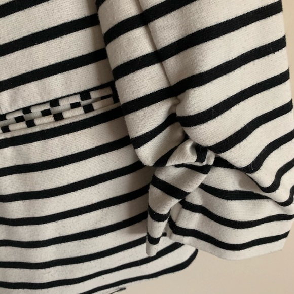 Black and white stripe blazer - Picture 2 of 5